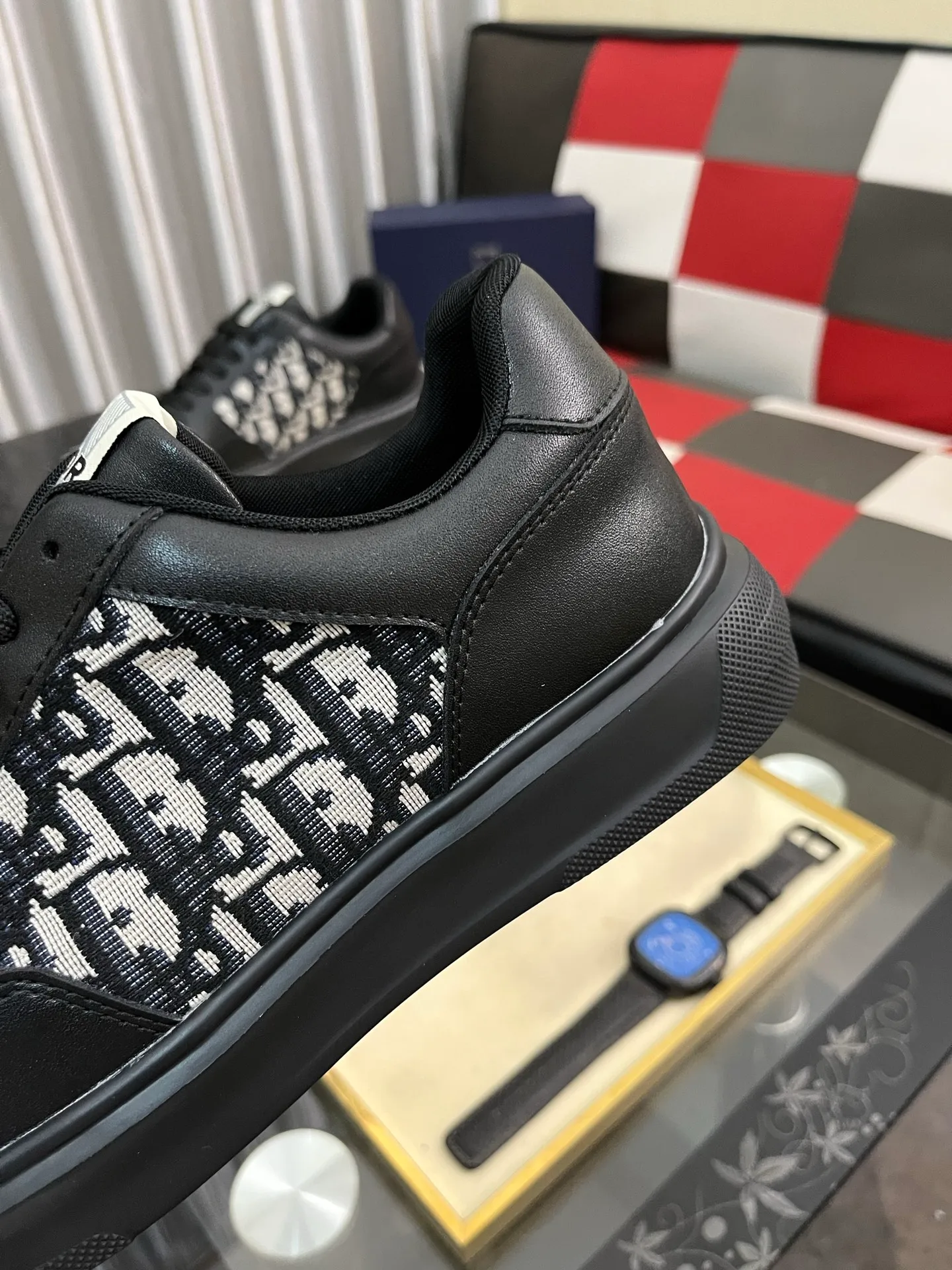 Men's men's shoes 💰420⌚️⌚️Dior unique modern style sneakers. Counter purchasing 🏃casual leather shoes😍😍 original cowhide leather imported from Italy (refuses to discolor and grind feet) soles: original soles specially provided by the original factory, super cool 😍breathable when walking 👍 style design ⚠️ super comfortable and wear-resistant original soles. Just like shooting the real thing 🎬The real thing is better Code number: 38-442️⃣Colors available